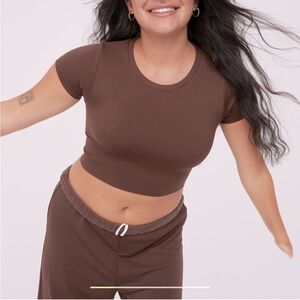 OFFLINE By Aerie Sidewalk Seamless Cropped T-Shirt - Dark Maple